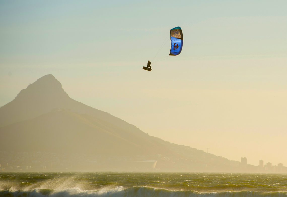 Ruben Lenten on the Best Extract in Cape Town - kitesurf megaloop jump