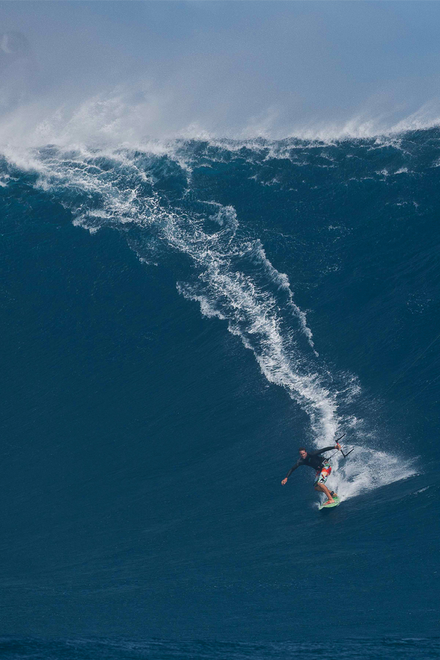 kitesurf wallpaper image - Ben Wilson on what must be the biggest wave ever kitesurfed - in resolution: iPhone 640 X 960