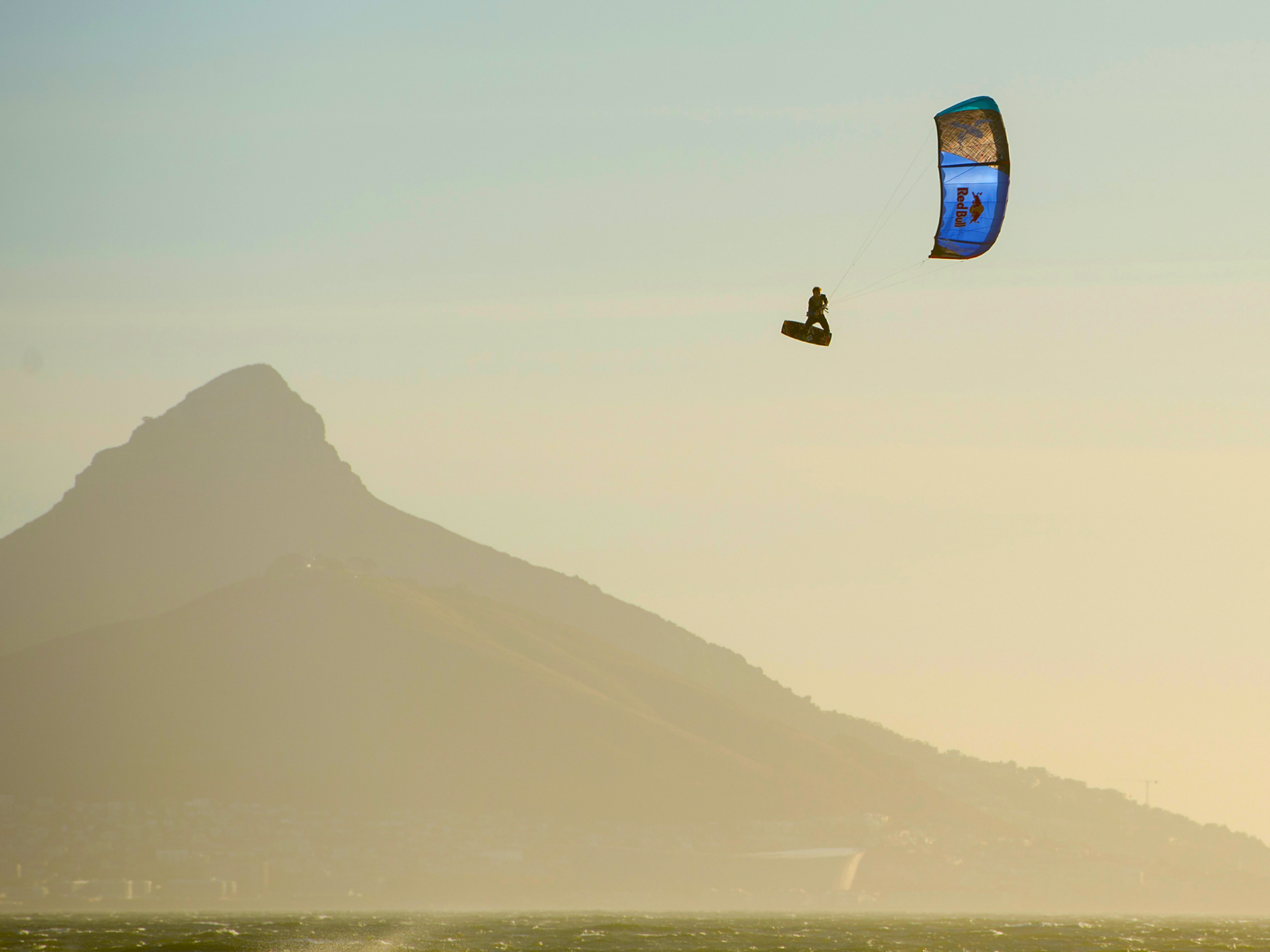 kitesurf wallpaper image - Ruben Lenten on the Best Extract in Cape Town - kitesurf megaloop jump - in resolution: Standard 4:3 1920 X 1440
