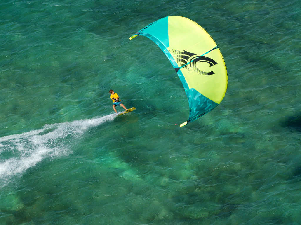 kitesurf wallpaper image - Kitesurfing  on the 2015 Cabrinha Contra kite - in resolution: iPad 1 1024 X 768